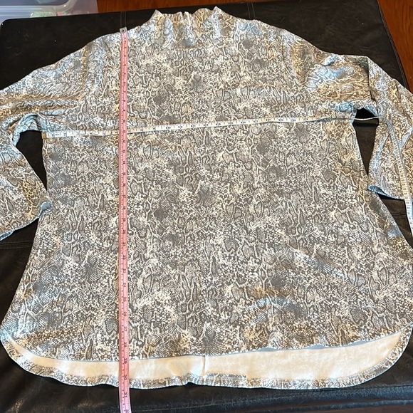 Chico’s mock-neck top size 4 (XXL) - Picture 6 of 9